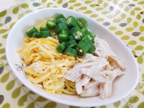 オクラと鶏むね肉の冷やし中華